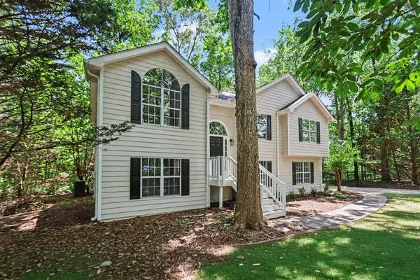 105 Creek View DR, Hoschton, GA 30548