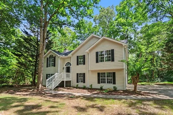 105 Creek View DR, Hoschton, GA 30548