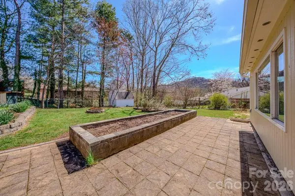 31 Knollhaven Drive, Asheville, NC 28804