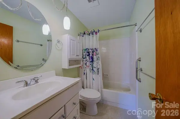 31 Knollhaven Drive, Asheville, NC 28804