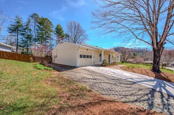 31 Knollhaven Drive, Asheville, NC 28804