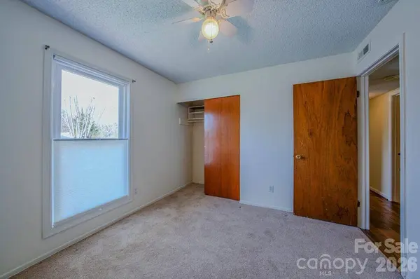 31 Knollhaven Drive, Asheville, NC 28804