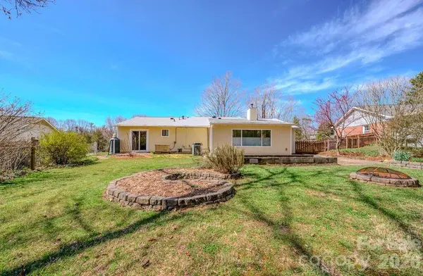 31 Knollhaven Drive, Asheville, NC 28804