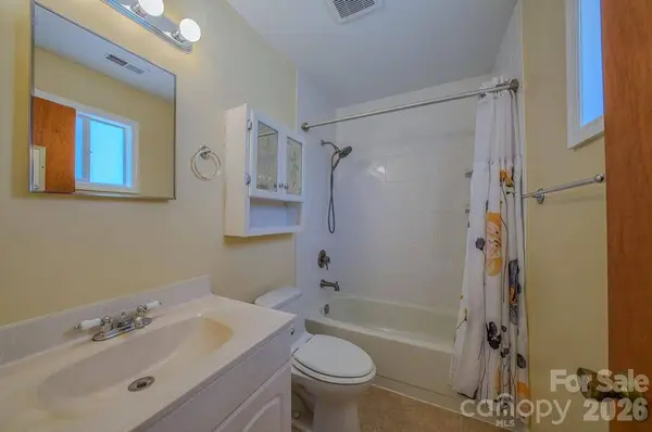 31 Knollhaven Drive, Asheville, NC 28804