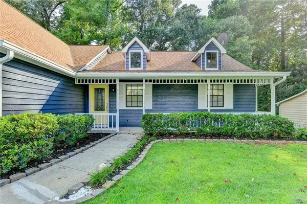 1122 Realm LN, Lawrenceville, GA 30044