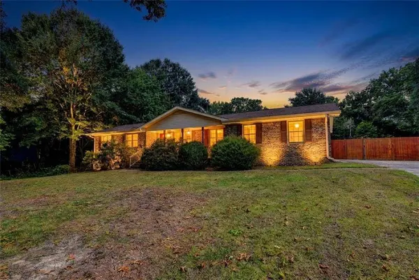 2926 Elizabeth LN, Snellville, GA 30078