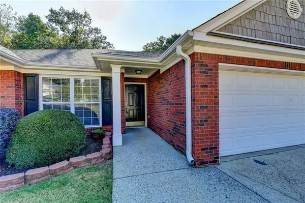 2068 Wildcat Cliffs LN, Lawrenceville, GA 30043