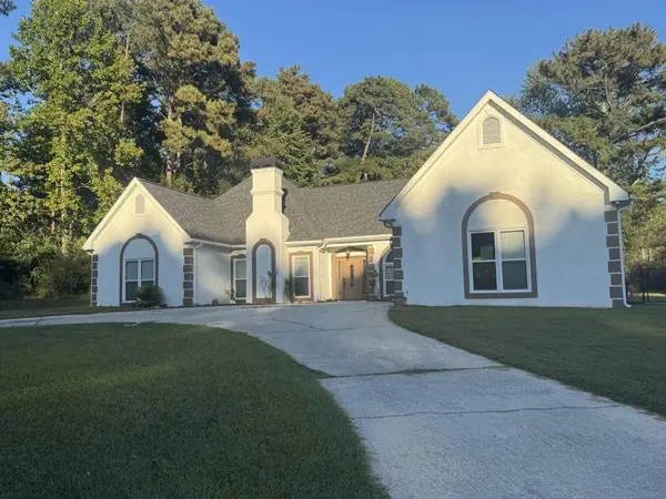 1851 Thousand Oaks LN, Lawrenceville, GA 30043