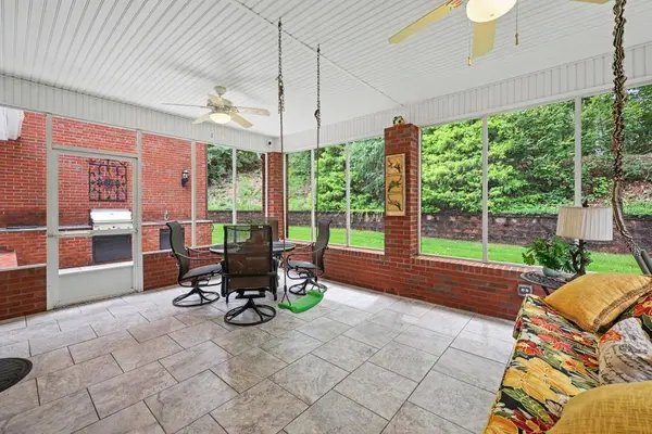 272 Glen Lake DR, Hoschton, GA 30548