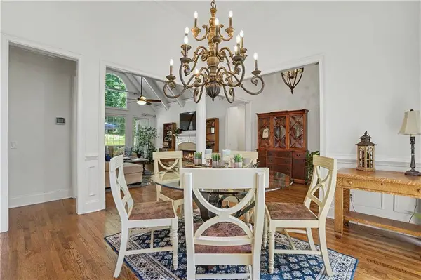 537 Old Collins RD, Hoschton, GA 30548