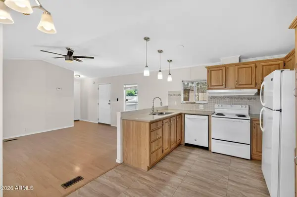 110 S ELLSWORTH Road, Mesa, AZ 85208