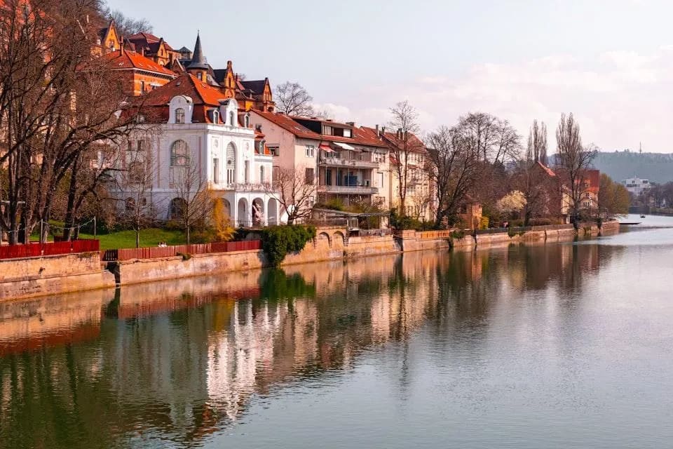 Mansions on the banks of a large river