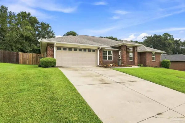 1542 Pelican Pt Dr, Cantonment, FL 32533
