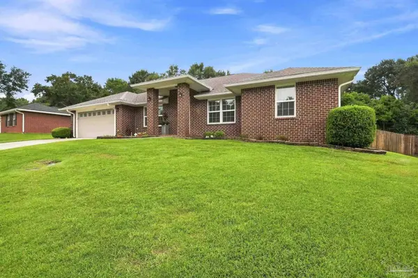 1542 Pelican Pt Dr, Cantonment, FL 32533