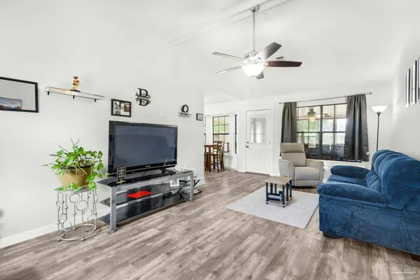 5791 Graymont Ln, Pensacola, FL 32526