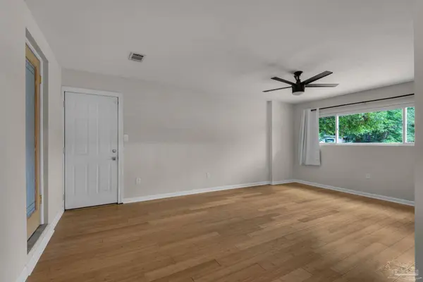 4525 Versailles Dr, Pensacola, FL 32505