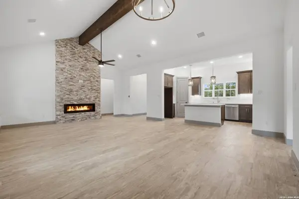 1316 Spruce Ln, Fischer, TX 78623