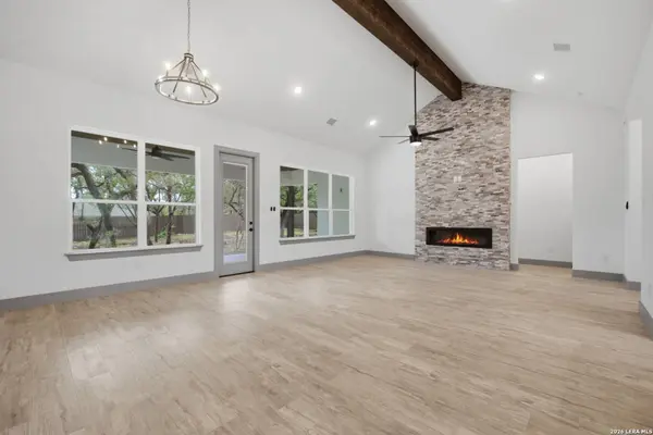 1316 Spruce Ln, Fischer, TX 78623