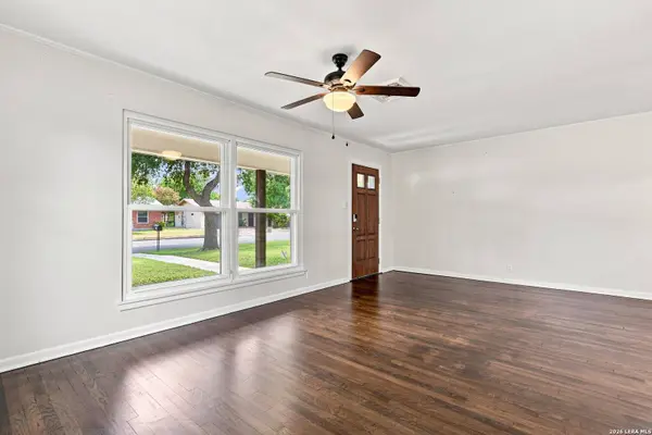 110 EASTLEY DR, San Antonio, TX 78217