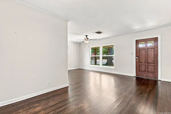 110 EASTLEY DR, San Antonio, TX 78217