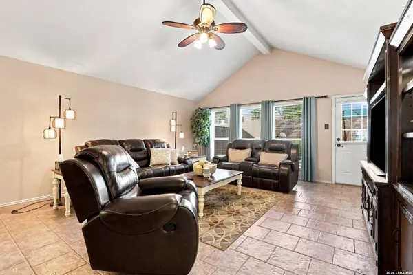 935 HEDGESTONE DR, San Antonio, TX 78258