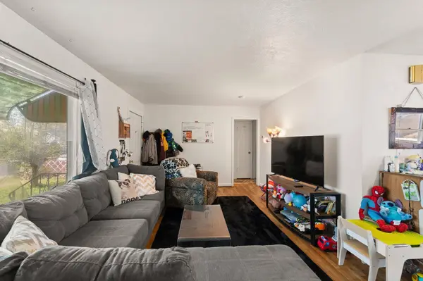 827 E Courtland Ave, Spokane, WA 99207