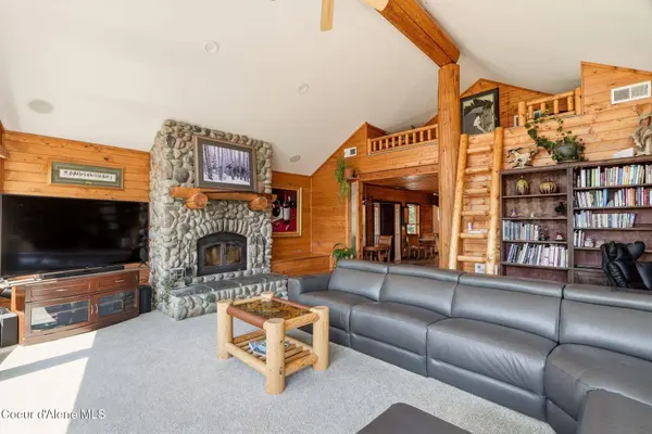 15504 Osprey Ln, Newman Lake, WA 99025