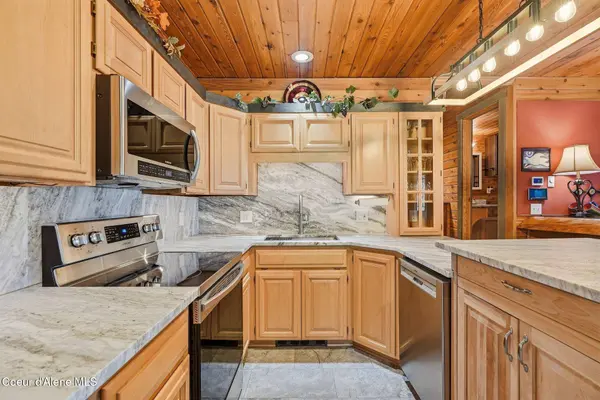 15504 Osprey Ln, Newman Lake, WA 99025