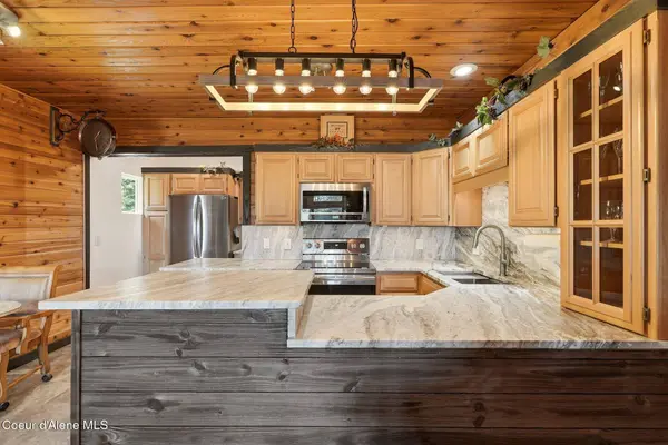 15504 Osprey Ln, Newman Lake, WA 99025