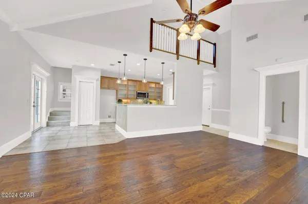 102 Sunset CIR, Panama City Beach, FL 32407