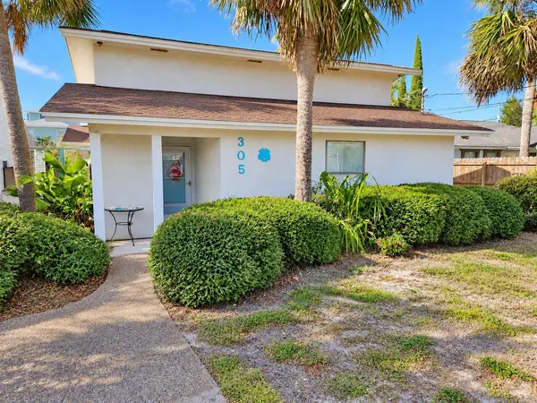 305 Petrel ST