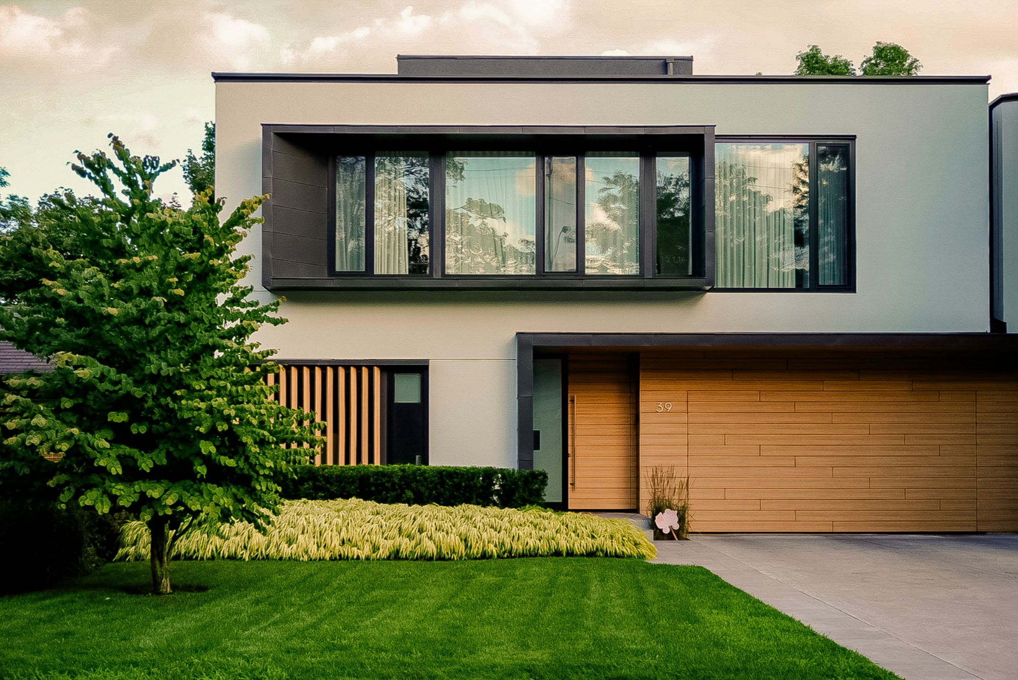 Modern Ontario home now listed under water, below its 2021 purchase price