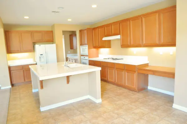 6221 Arcadia St, Eastvale, CA 92880-4003