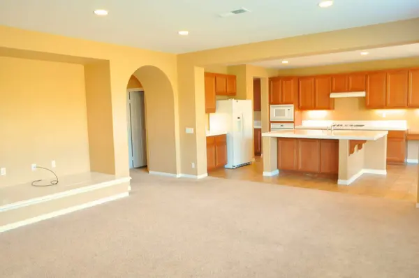 6221 Arcadia St, Eastvale, CA 92880-4003