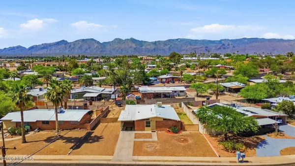 8041 E Julia St, Tucson, AZ 85710