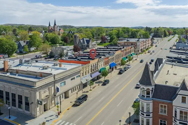 233 E Main Street, Reedsburg, WI 53959