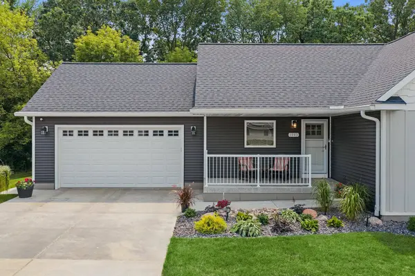 1002 Hay Creek Trail, Reedsburg, WI 53959