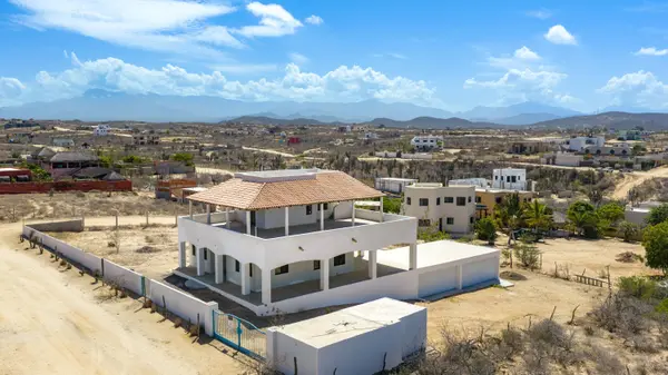 Maquina Azul Casa Diamond in the Rough, Pacific, BCS