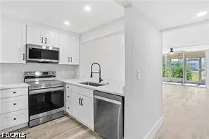 1085 Forest Lakes DR #8102, Naples, FL 34105