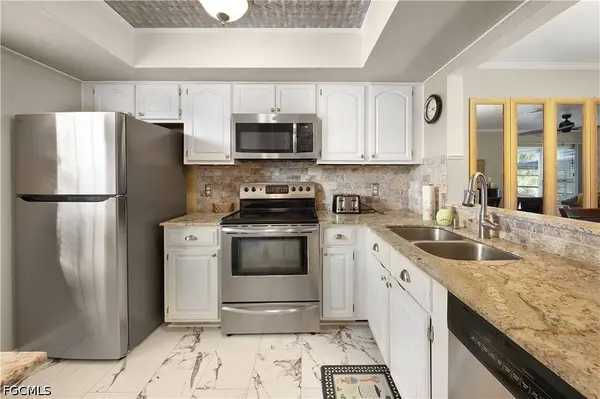 1001 Pine Isle LN #1001, Naples, FL 34112