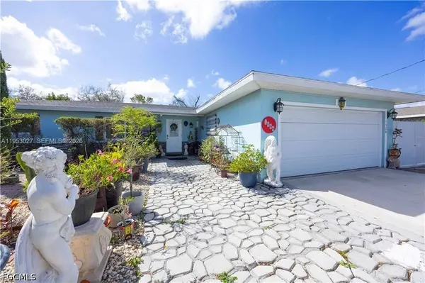 1526 NE 4th TER, Cape Coral, FL 33909