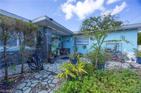 1526 NE 4th TER, Cape Coral, FL 33909