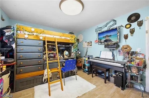 1526 NE 4th TER, Cape Coral, FL 33909
