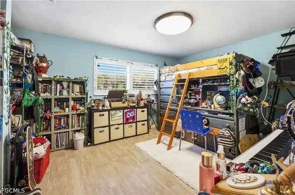1526 NE 4th TER, Cape Coral, FL 33909