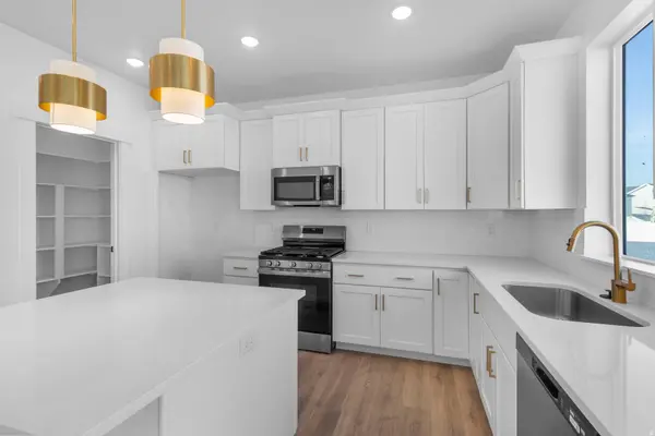 2414 W SANTA FE DR, Mapleton, UT 84664