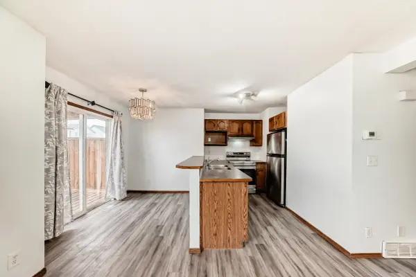 52 Saddlebrook Way NE, Calgary, AB T3J