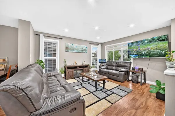 303 Saddlebrook CIR NE, Calgary, AB T3J 0K1