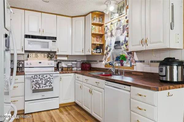 3041 W 91st AVE, Anchorage, AK 99502