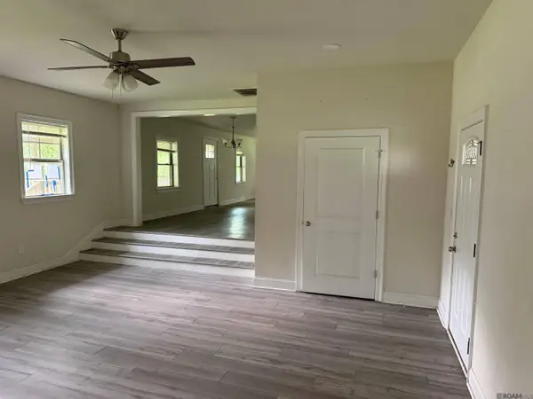 26035 John L Ln, Denham Springs, LA 70726