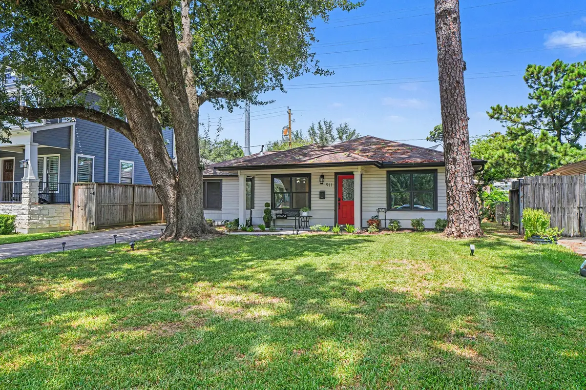 911 Wynnwood Ln, Houston, TX 77008-3449